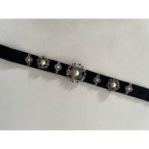 Forever 21 Floral Faux Gem Velvet Choker